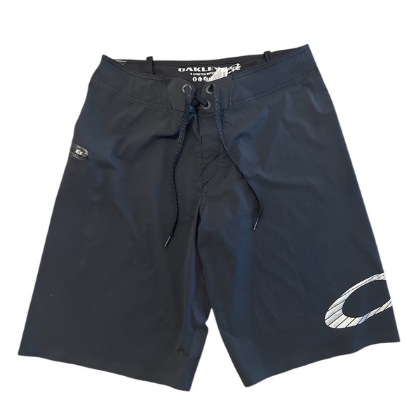 Oakley Black Athletic Board Shorts Men’s Small 30 - Picture 2 of 8